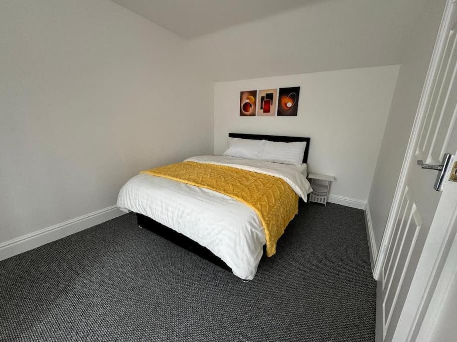 2 Bed Detached House Villa Grimsby