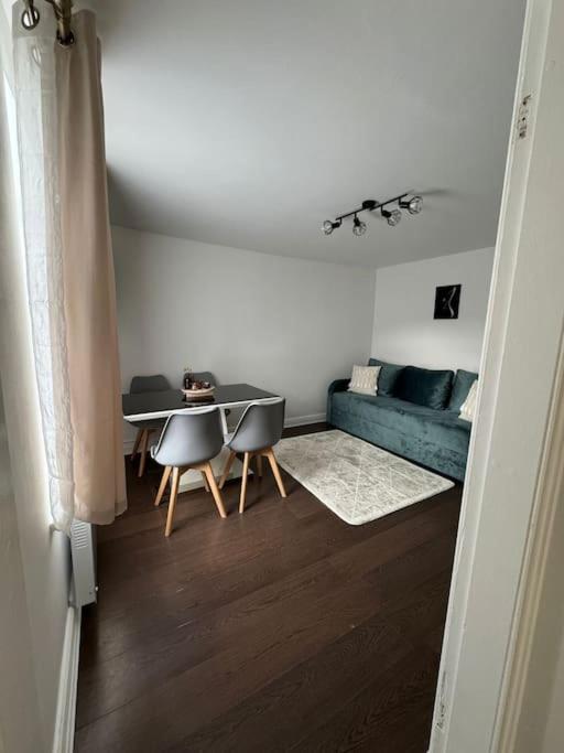 2 Bed Detached House * Grimsby